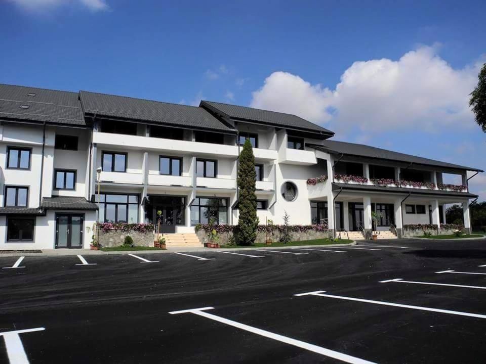 Курортные отели Condor Resort Dulceşti-13